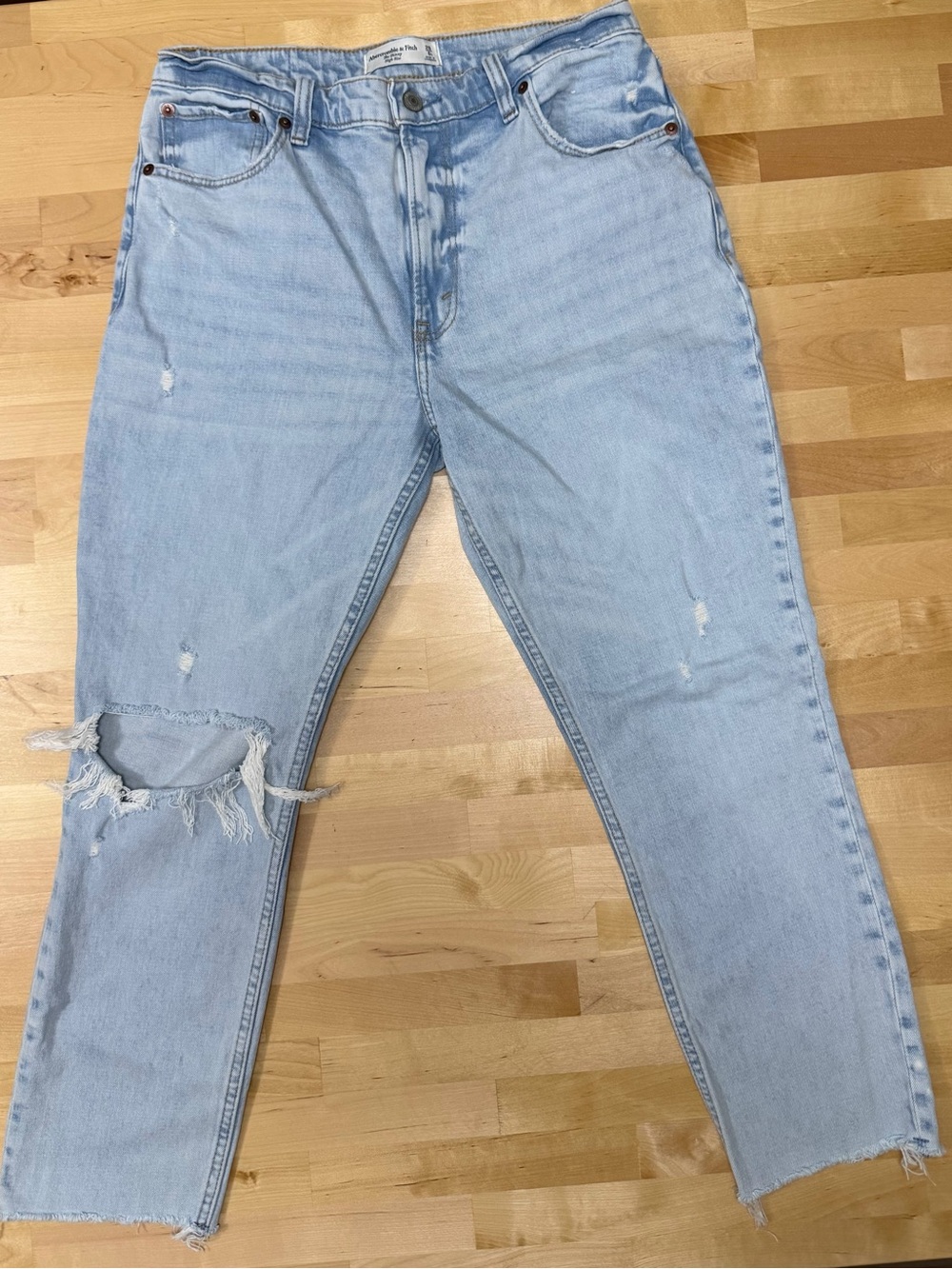Abercrombie & Fitch The Skinny High Rise Jeans 28 6S Distressed Light Wash